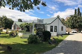 Settlers Cottage Motel