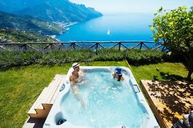 Sea View Villa in Ravello with lemon pergola, gardens&jacuzzi - Ideal for elopements