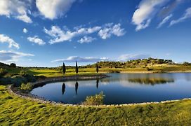 Las Colinas Golf&Country Club Residences