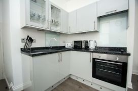 Sea Breeze Apartment - Central - By Brighton Holiday Lets