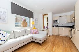 Oxfordshire Living - The Lewis Apartment - Oxford