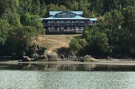 Arbutus Cove Guesthouse