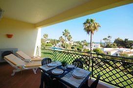 Apartment Coelha Beach - Pool - Free Wi-Fi - Air Con