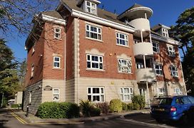 Hartford Court, East Cliff, Bournemouth. Walk To Beach And Town