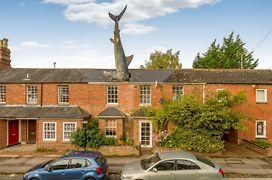 The Headington Shark House - Oxford