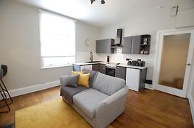 Modern One Bed Apartment, By Kipz City Centre Chester - Amazing Location & Quiet!