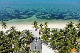 Lanas Beach Resort Carabao Island