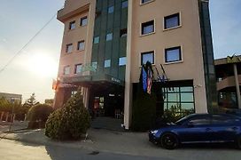 Hotel Princi I Arberit Pristina Exterior photo