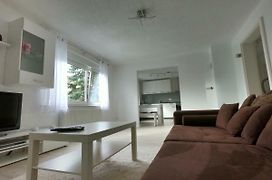 Moderne helle 2,5 Zimmer Wohnung mit großem Bad und Küche in Trossingen