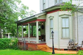 Hardeman House Bed And Breakfast