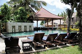 The Tanis Beach Resort Nusa Lembongan