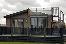 Hot Tub Hols In Lodge With Roof Terrace Tattershall Exterior photo