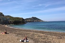 Le Cabanon Bleu Sur La Plage