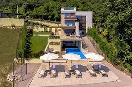 Villa Altavista - Seaview & Relax With Heated Pool & Minigolf