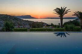 Villa Koutalas - Majestic Sunsets Over The Pool
