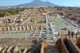 Pompei City Central Atmosphere