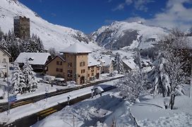 Sust Lodge Am Gotthard