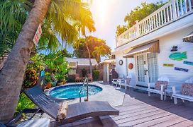 Seascape Tropical Inn (Adults Only)