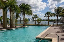 Mare Azur Miami Luxury Apartments By Grand Bay