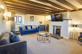 Host & Stay - The Coach House