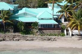 Bequia Beachfront Villa Hotel