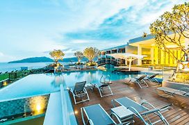 Crest Resort&Pool Villas