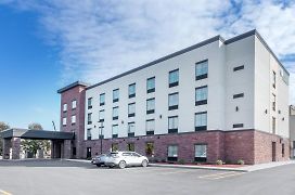 Cobblestone Hotel & Suites - Janesville