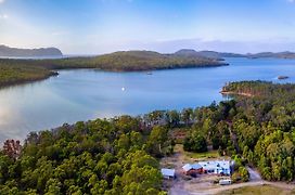 Bruny Island Lodge