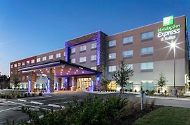 Holiday Inn Express & Suites - Wilmington West - Medical Park, An Ihg Hotel