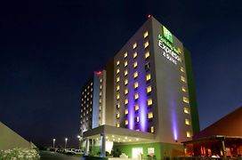Holiday Inn Express&Suites Monterrey Aeropuerto, an IHG Hotel