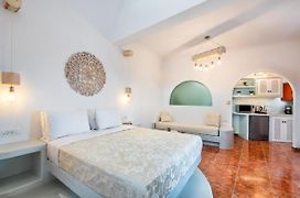 Nectarios Villa - Studios & Suites Adults Only