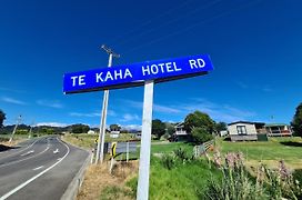 Te Kaha Beach Hotel
