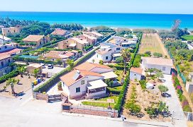 Case Vacanze Mare Nostrum - Villas In Front Of The Beach With Pool