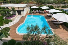 Villa Birikina With Pool