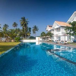 Sri Sharavi Beach Villas & Spa - With 43 Metre Saltwater Infinity Pool Mirissa Exterior photo