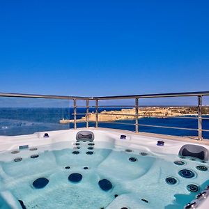 Valletta Luxury 4-Bedroom Duplex With Stunning Sea Views Private Terrace And Jacuzzi Exterior photo