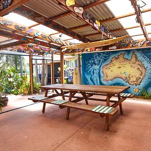 Ozzie Pozzie Backpackers - Port Macquarie Yha Exterior photo