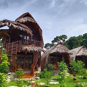 Green Travelodge Bukit Lawang Exterior photo