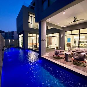 Molly Luxury Private Pool Bungalow茉莉的家豪华私人泳池别墅 Pantai Cenang (Langkawi) Exterior photo