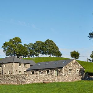 Helm Mount Lodge & Cottages Kendal Exterior photo