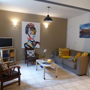 Chez Jean - Newly Renovated Air-Conditioned Flat At The Foot Of The Ramparts, 4 People Carcasona Exterior photo