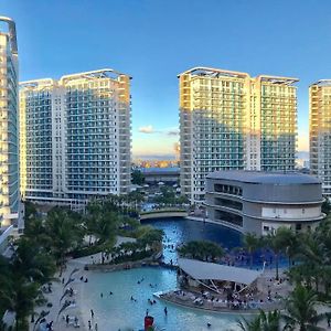 Manila Urban Resort At Azure Exterior photo