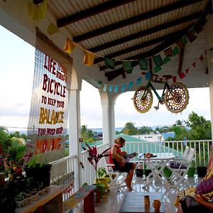 Happy Hippies House Apartment Sainte-Rose Exterior photo