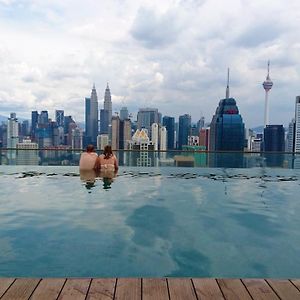 Klcc Regalia Suites Infinity Pool Kuala Lumpur Exterior photo