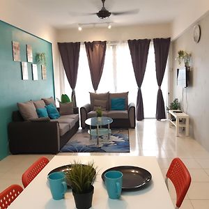 Anis Homestay Bangi Exterior photo