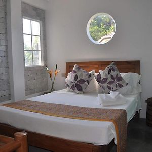 Stone Creek House Bed & Breakfast Romblon Exterior photo