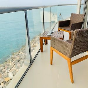 Luxurious 2 Bedroom Beachfront Apartment - Direct Seaview Ra’s al-Chaima Exterior photo
