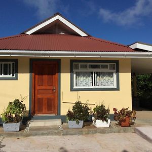 Mountain Top Chalet Villa Victoria Exterior photo