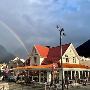 Stryn Kaffebar & Vertshus Exterior photo