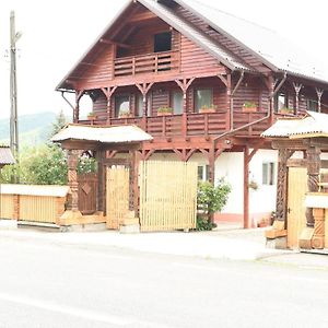 Hotel Pension Ioana Lavita à Vadu Izei Exterior photo